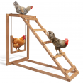 Houten speeltuig voor kippen met schommel en zitstok