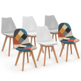 Set van 6 Scandinavische SARA-stoelen, wit x2, lichtgrijs x2 en veelkleurig patchwork